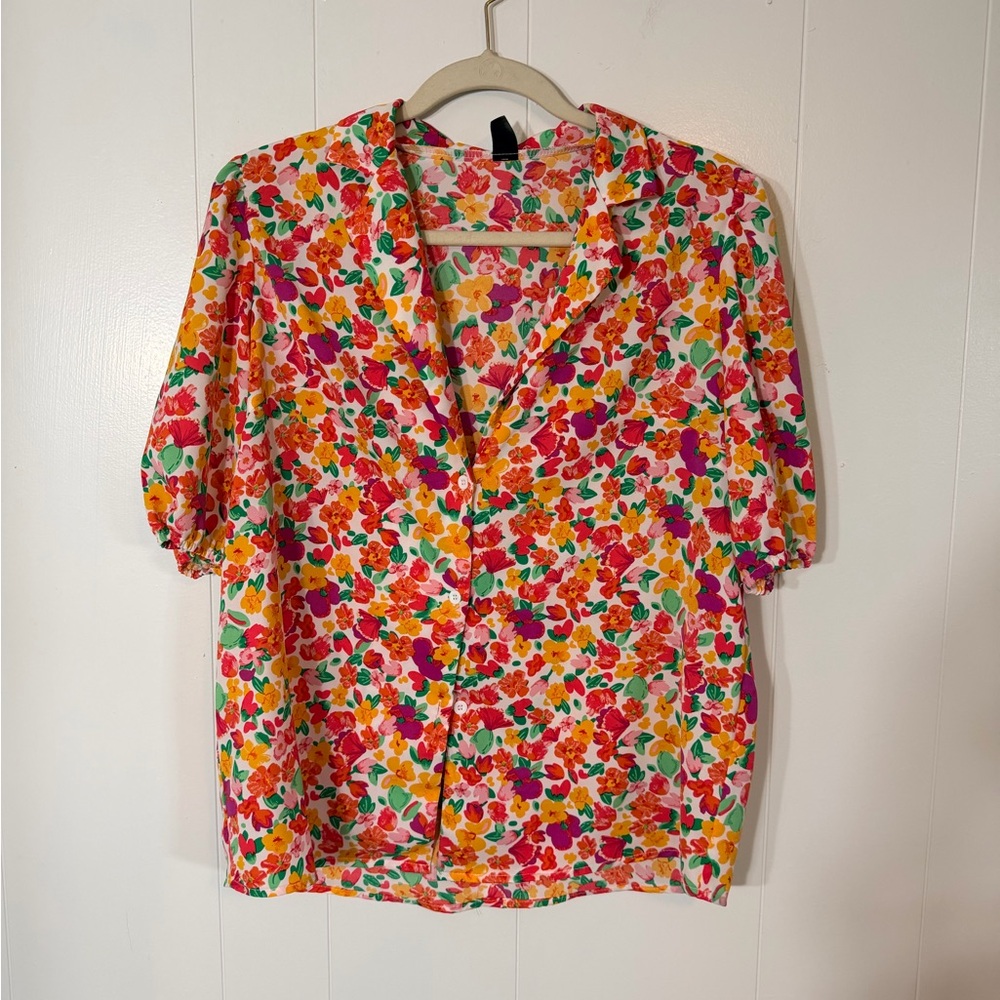 Floral short sleeve collared Button-Up Blouse
